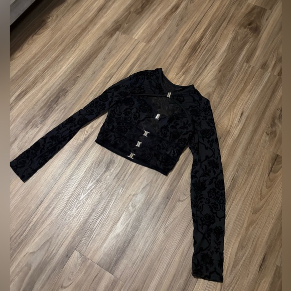 SHEIN Tops - SHEIN Black Velvet Long-Sleeve Cropped Top with Front Clasps